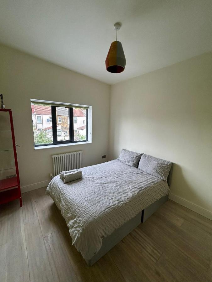 Contemporary 3 Bed House With Spacious Garden Close To Stratford & Canary Wharf Privatunterkunft London