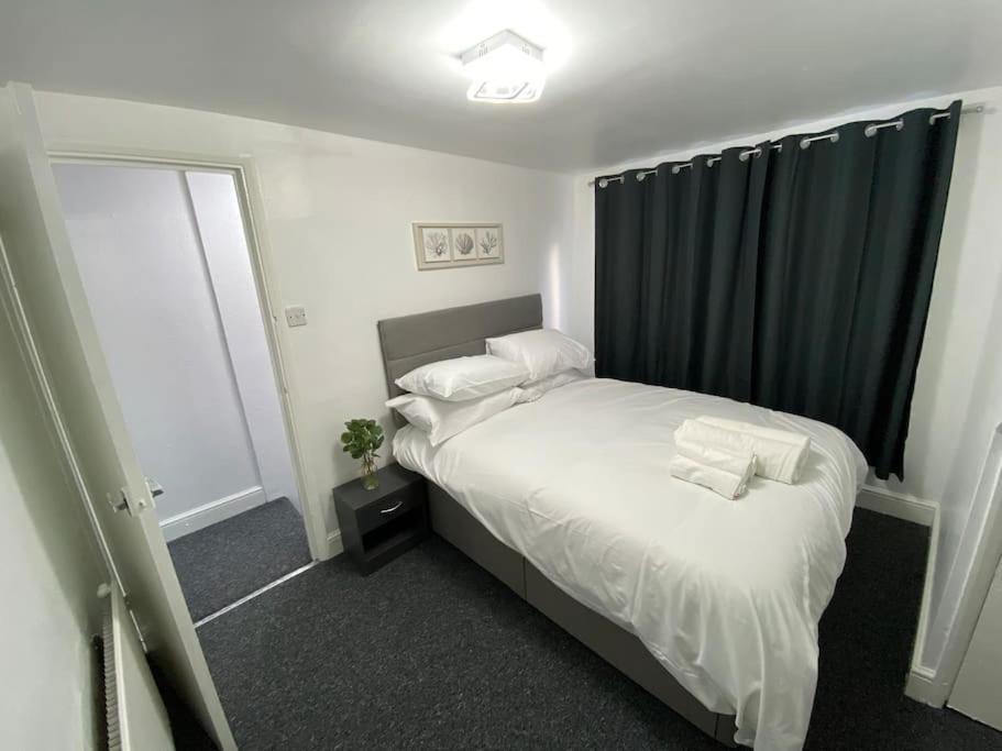 2 Bedroom Flat In Apartamento