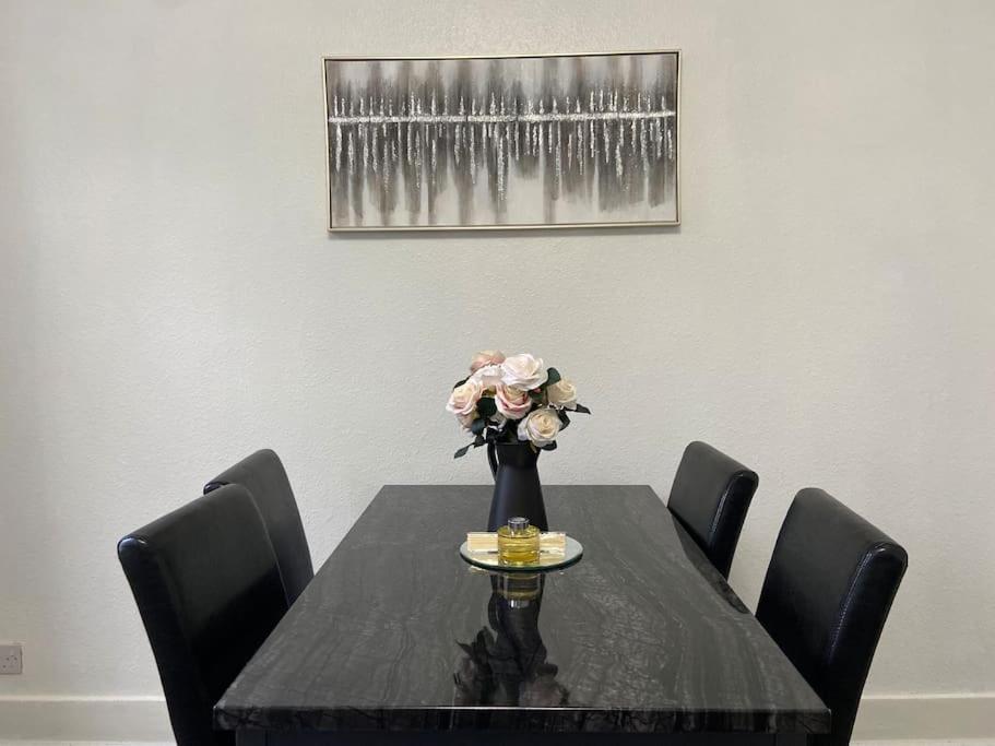 2 Bedroom Flat In Apartamento