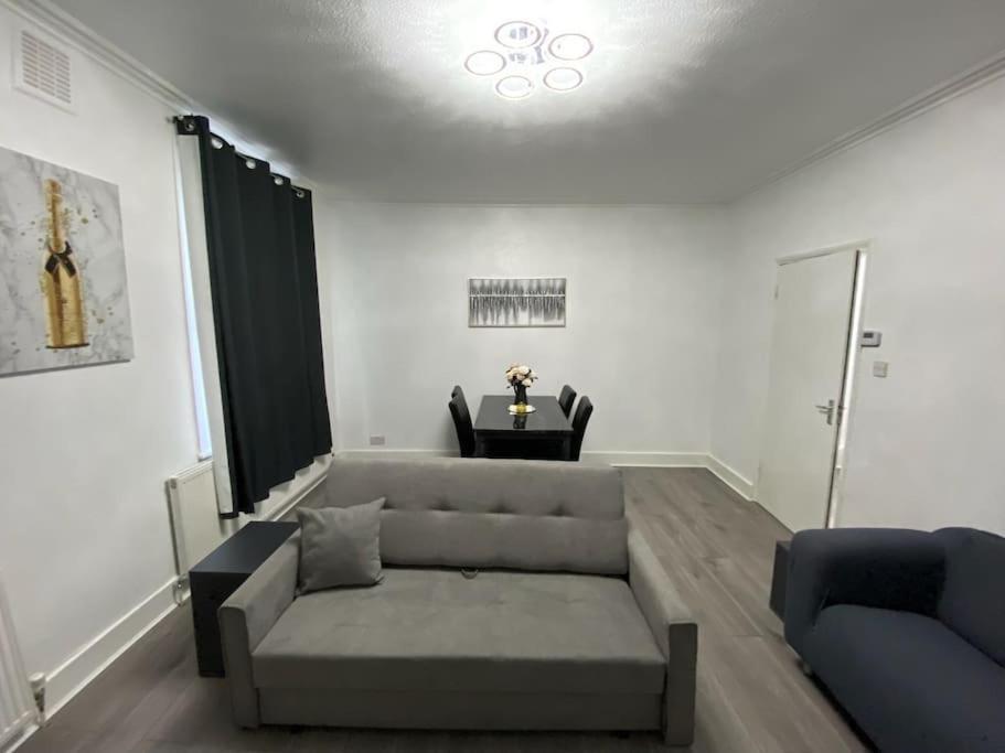 2 Bedroom Flat In Apartamento Londres