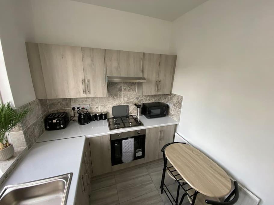 2 Bedroom Flat In Apartamento *