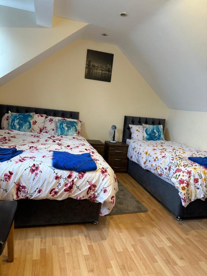 Gorgeous 5 Bedroom House Leilighet