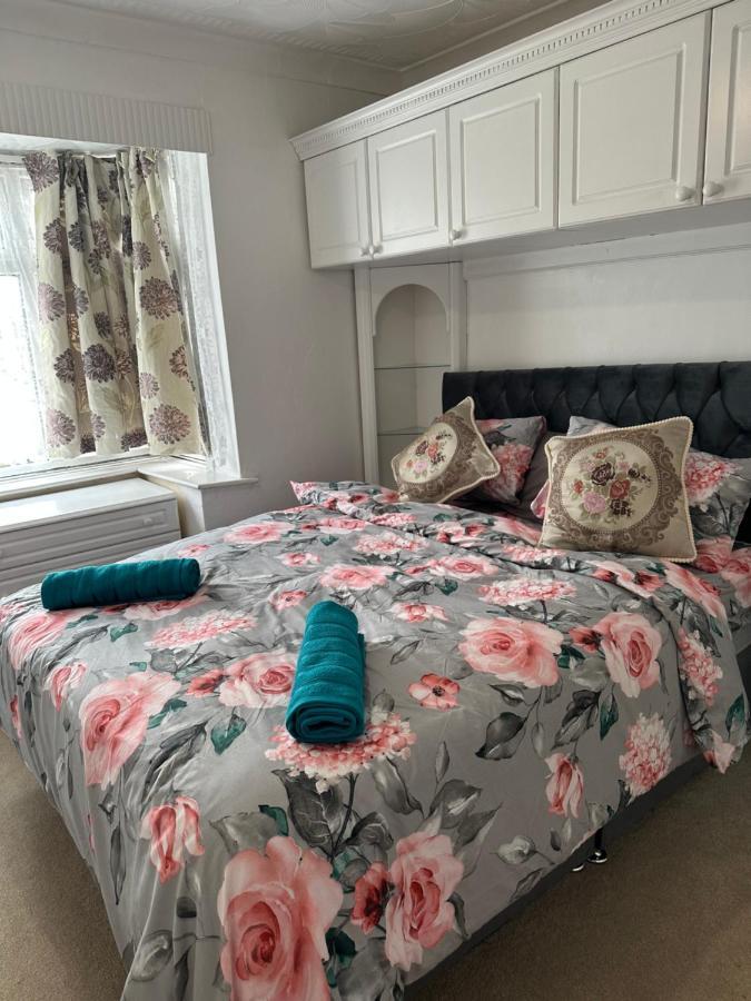 Gorgeous 5 Bedroom House Leilighet