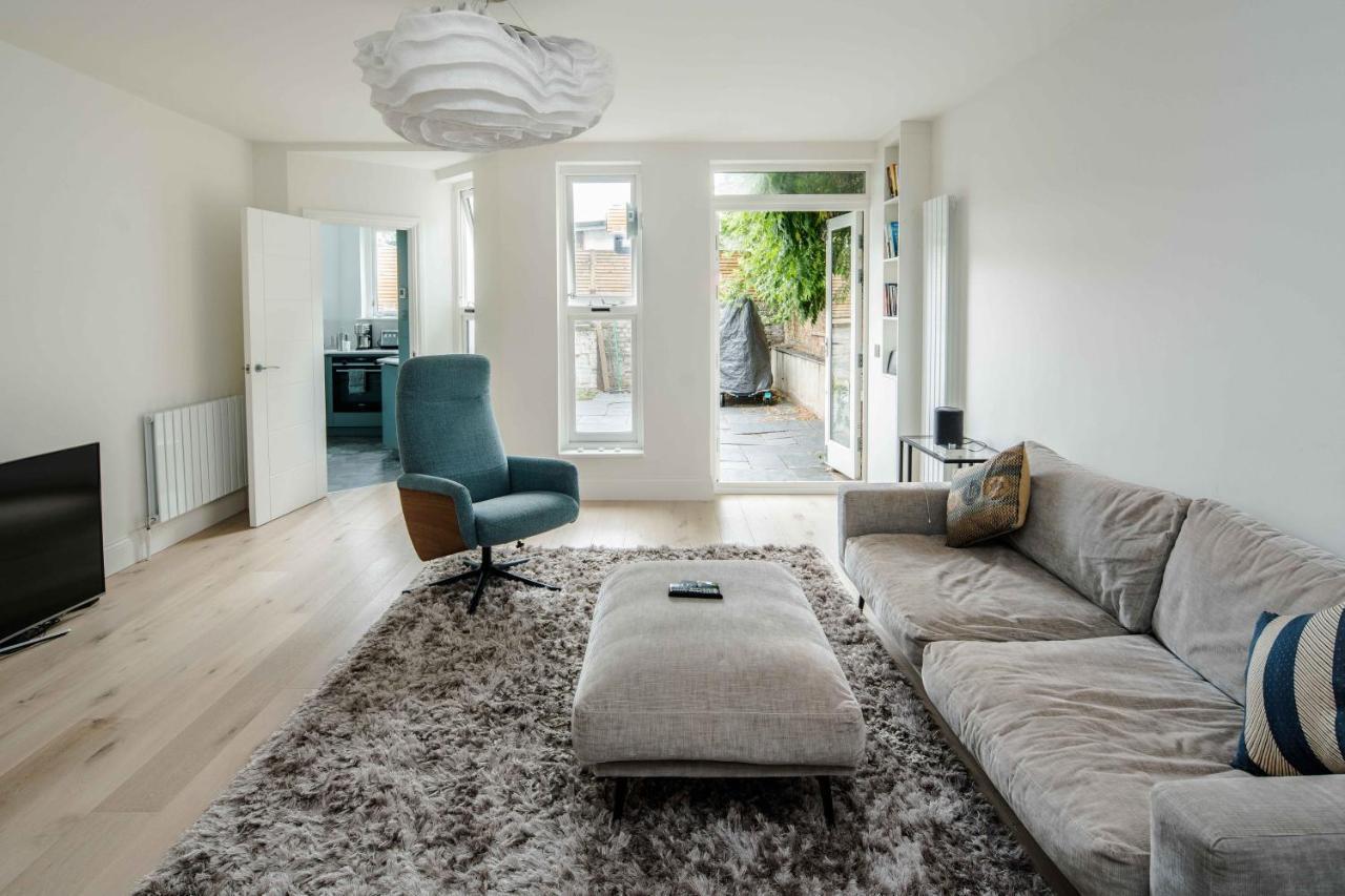 Stylish 2 Bedroom 2 Bathroom In Notting Hill * London
