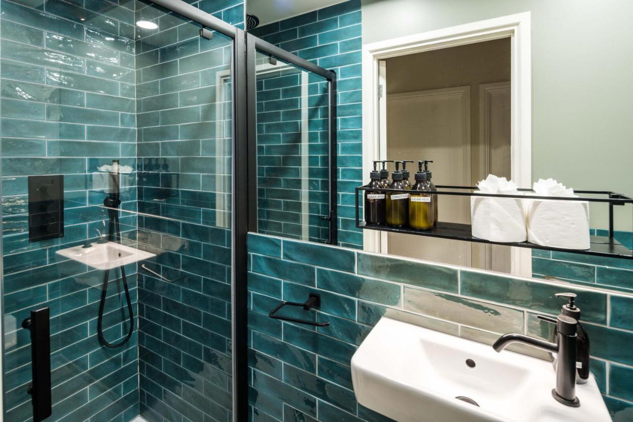 Stylish 2 Bedroom 2 Bathroom In Notting Hill Apartment