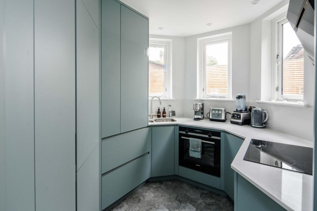 Stylish 2 Bedroom 2 Bathroom In Notting Hill *