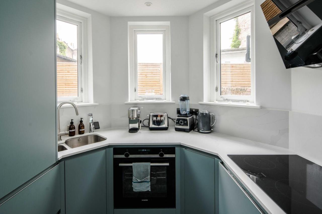 Stylish 2 Bedroom 2 Bathroom In Notting Hill Apartment *