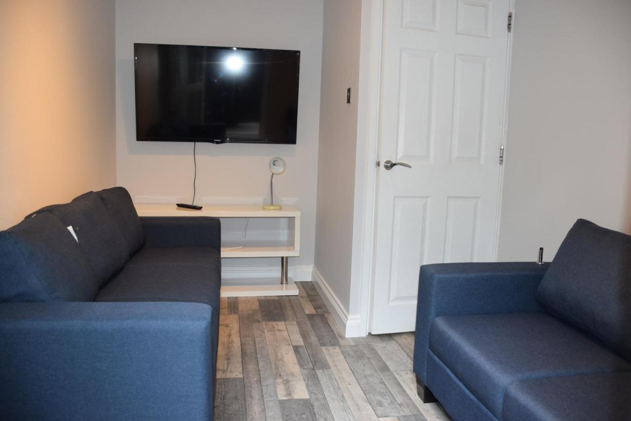 7 Bedroom House With Garden * London