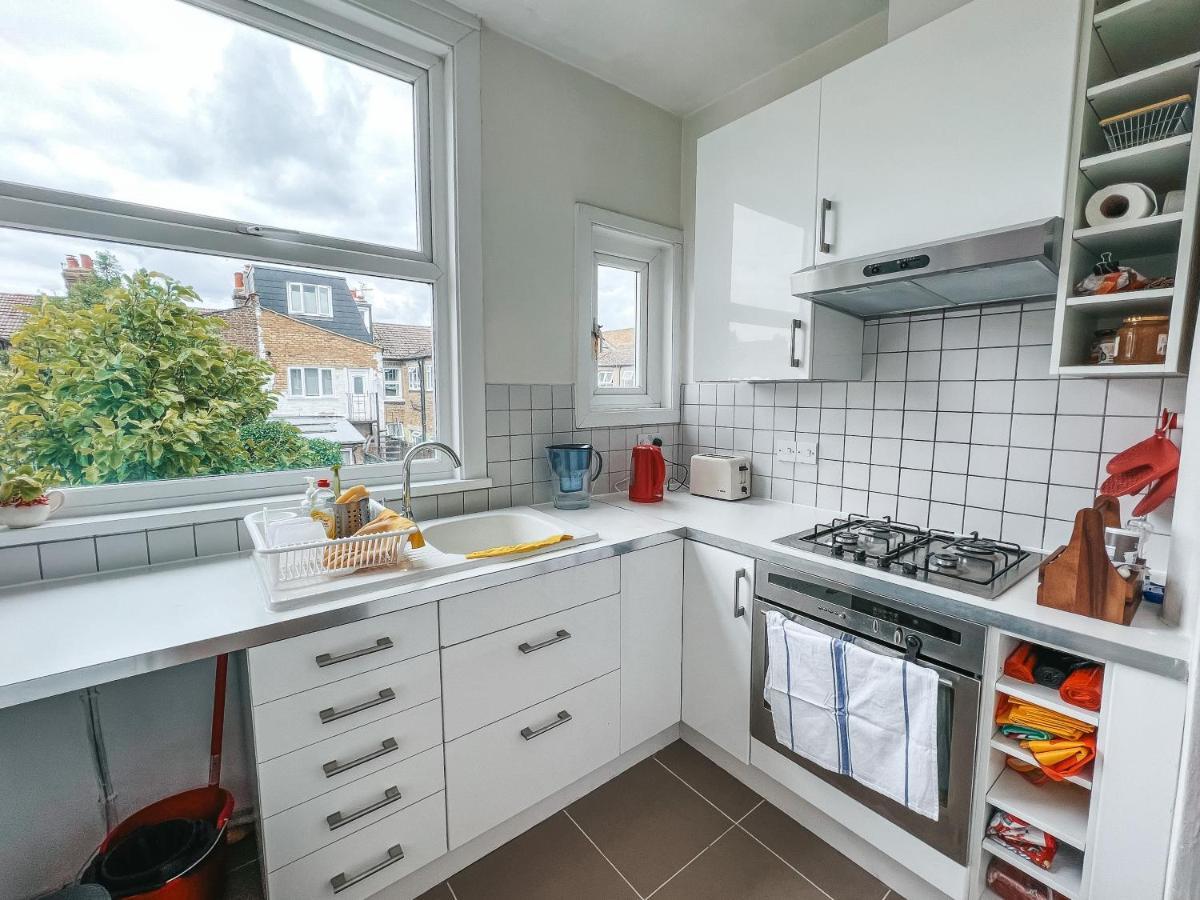 Gorgeous 3 Bed With Garden Office By Staybynumbers Appartement Londen