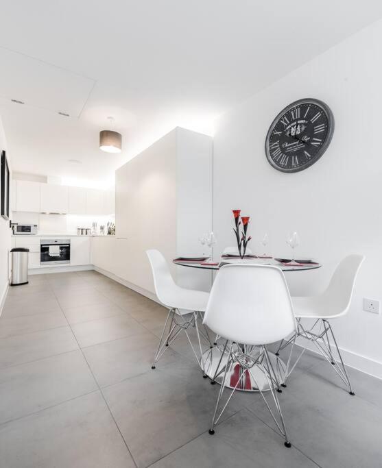 Stunning 2 Bed 2 Bath In Clerkenwell