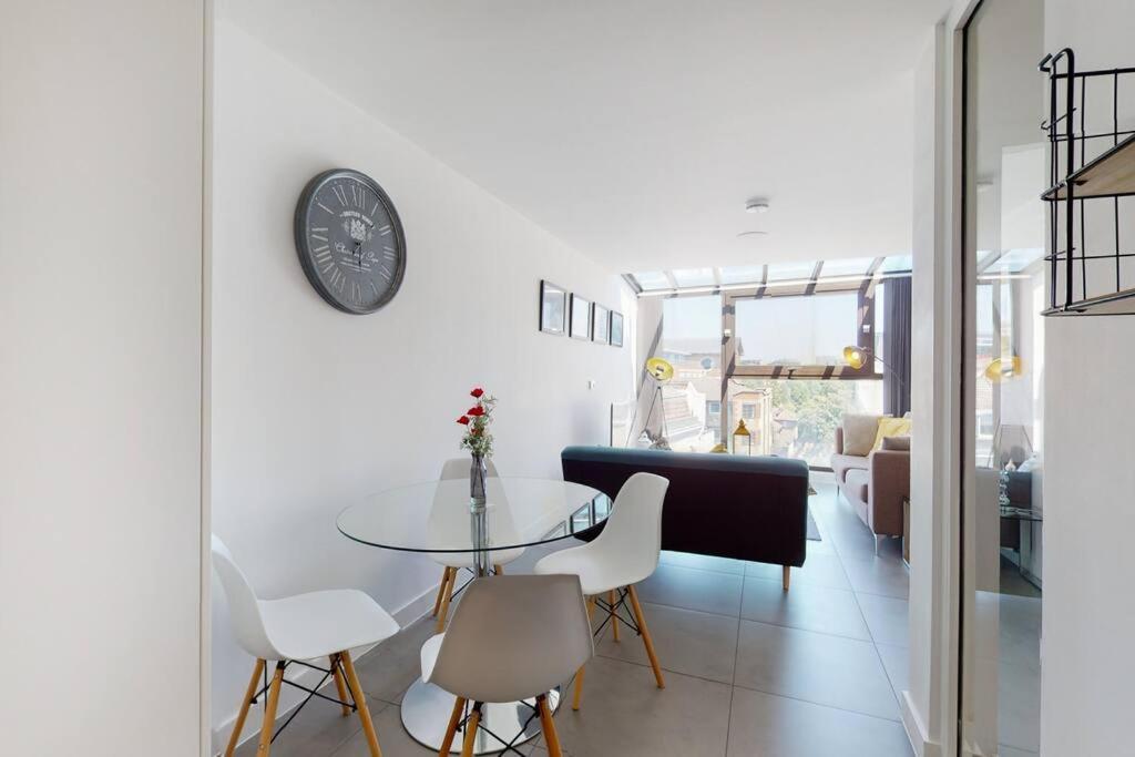 Stunning 2 Bed 2 Bath In Clerkenwell * Londen