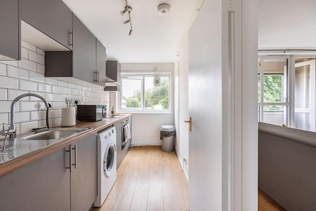 Modern & Cosy Flat In Apartment