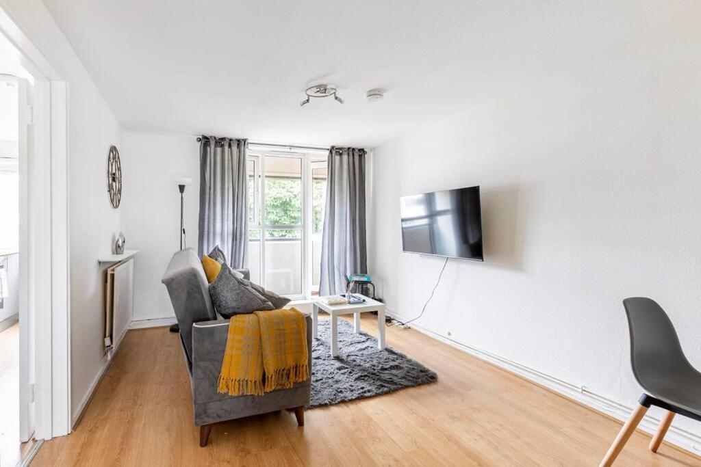 Modern & Cosy Flat In * London