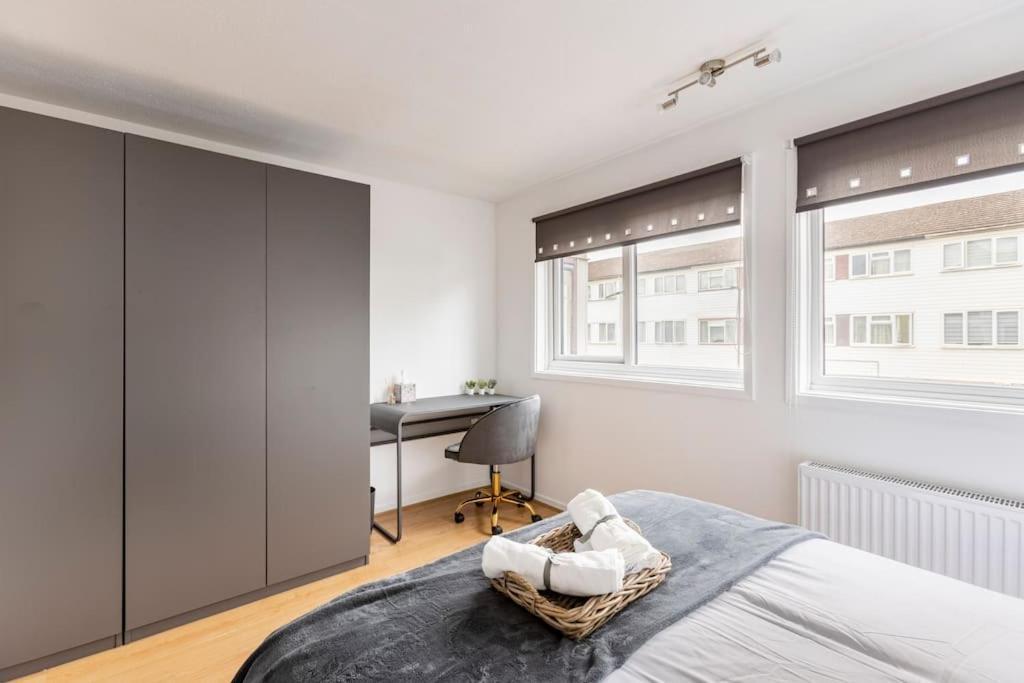 Modern & Cosy Flat In Apartment *