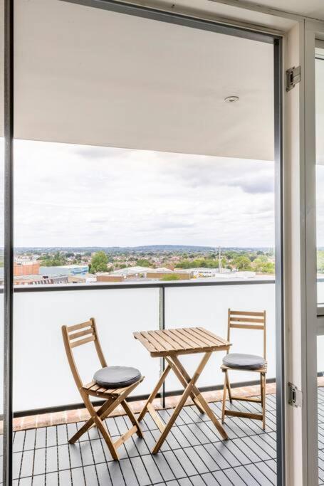 Stylish & Comfortable Top-floor Flat In Harrow * London