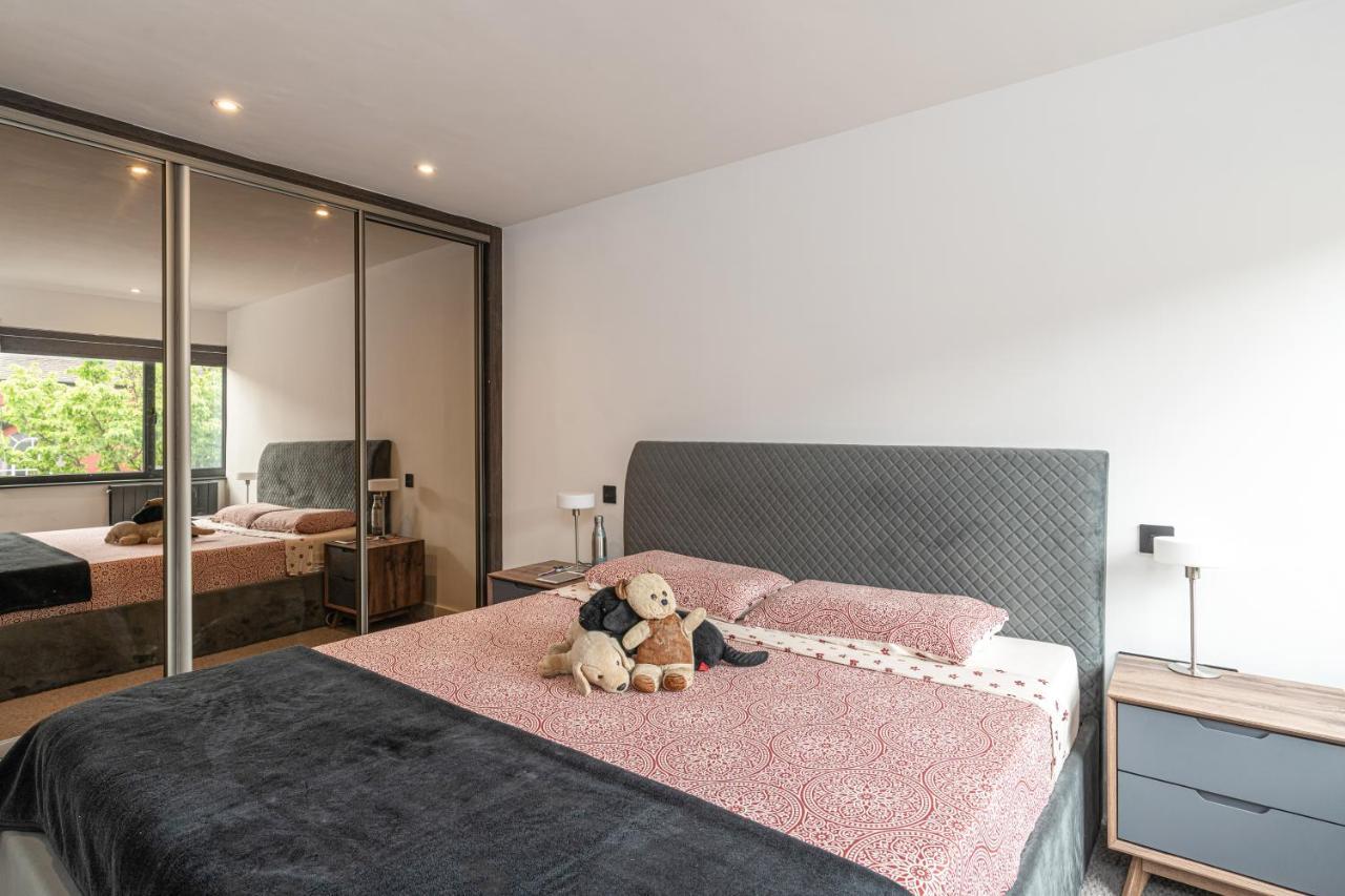 Altido Stunning 2 Bed House With Garden And Free Parking, Near Clapham Park Holiday home London
