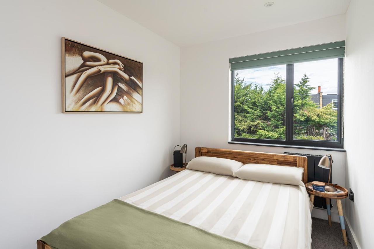 Altido Stunning 2 Bed House With Garden And Free Parking, Near Clapham Park Holiday home London