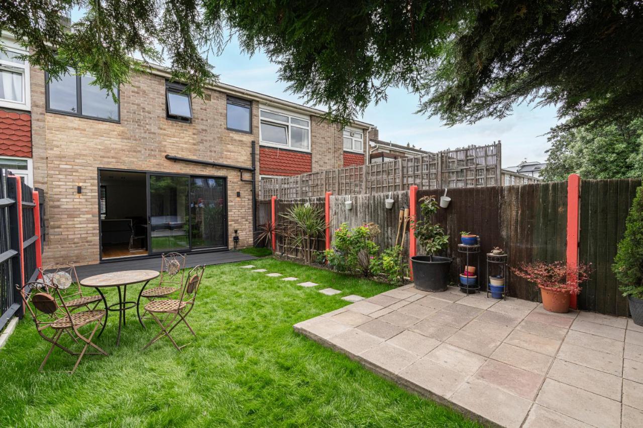 Altido Stunning 2 Bed House With Garden And Free Parking, Near Clapham Park * London