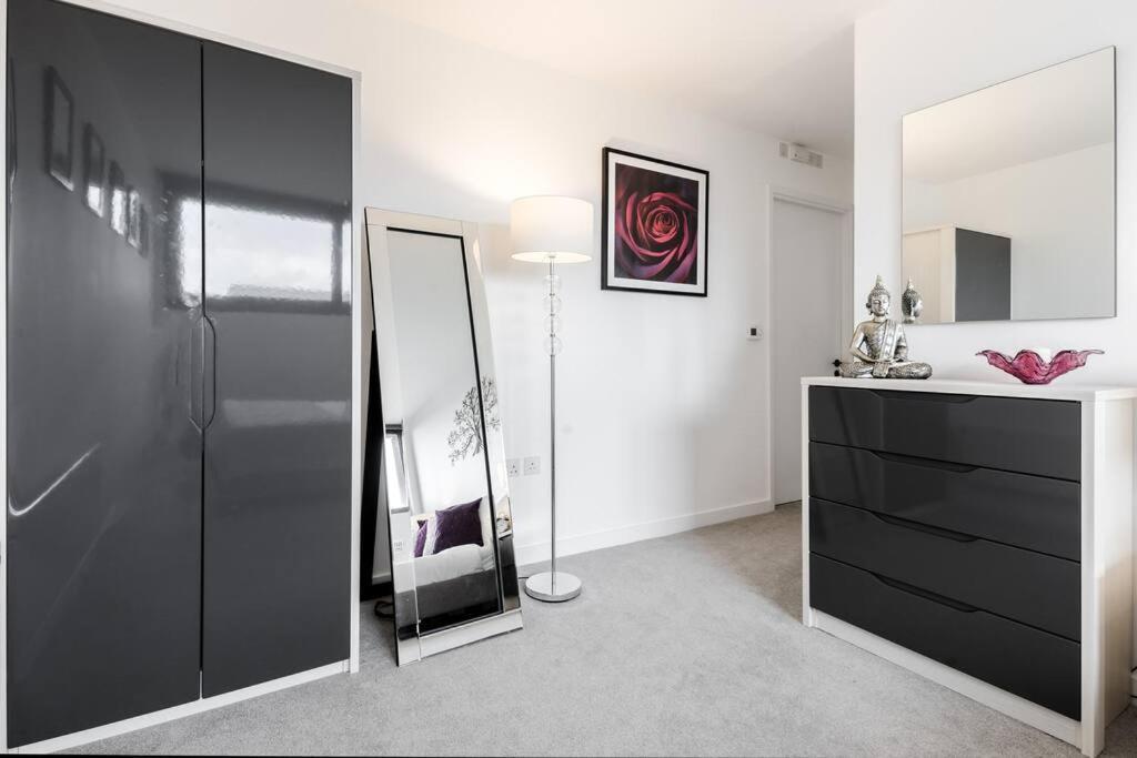 Stunning 2 Bed 2 Bath In Clerkenwell Apartment