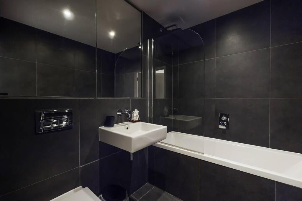 Stunning 2 Bed 2 Bath In Clerkenwell *