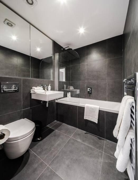 Stunning 2 Bed 2 Bath In Clerkenwell Londen