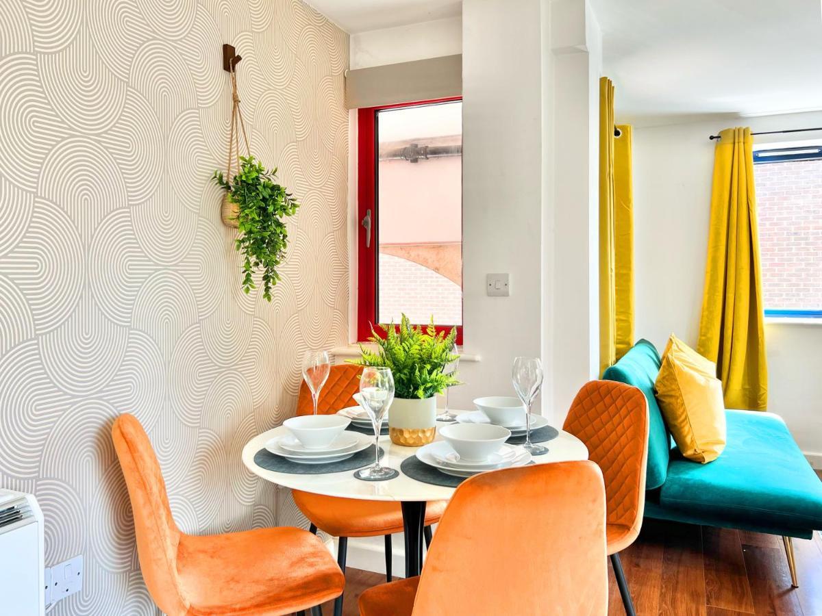 Weekly Or Monthly - Relocation & Business - 4 Guests - By Hofin Stays Short Lets & Serviced London