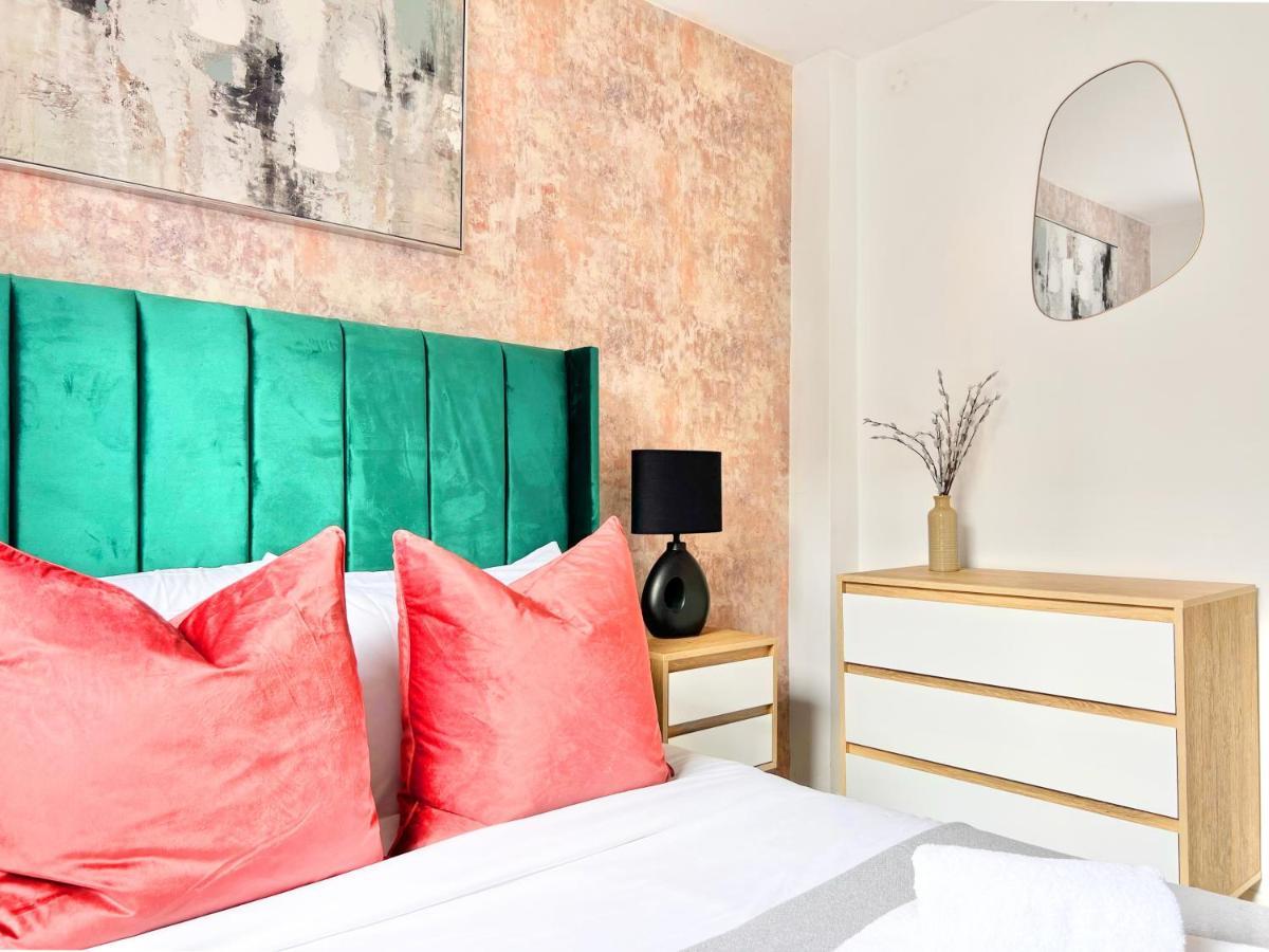 Weekly Or Monthly - Relocation & Business - 4 Guests - By Hofin Stays Short Lets & Serviced Apartment *