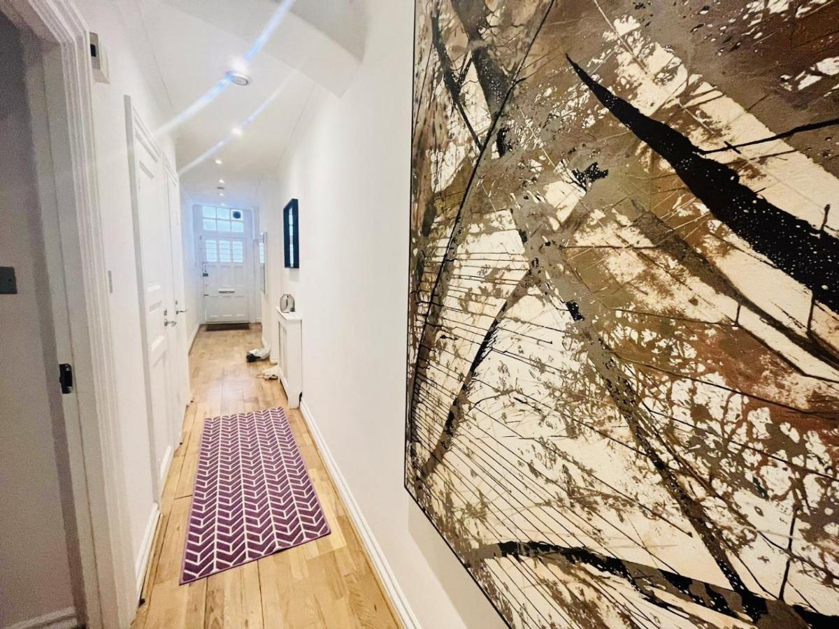 2 Bedroom Flat In Diplomatic Enclave In Kensington * Londen