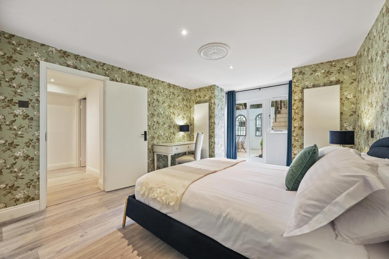 Apartment Stunning 3 Bed 2 Bathroom Basement Flat In Earls Court, *