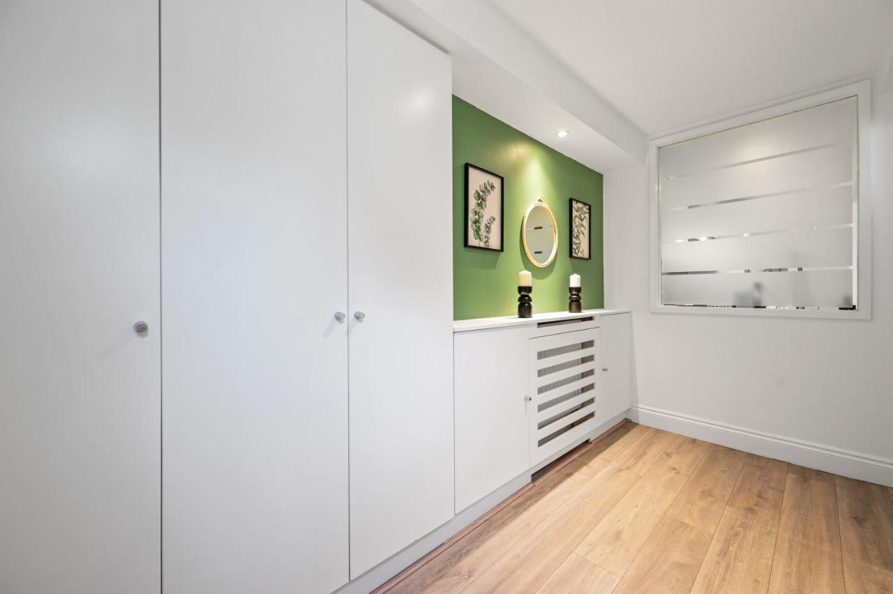 Stunning 3 Bed 2 Bathroom Basement Flat In Earls Court, Apartment *