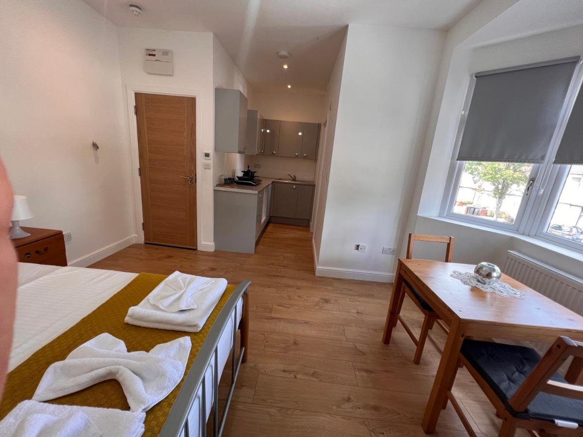 Gladstone Avenue Apartment