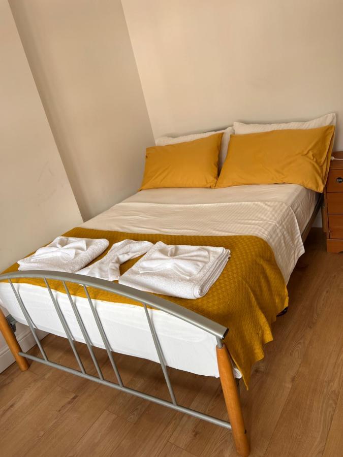 Gladstone Avenue Apartment