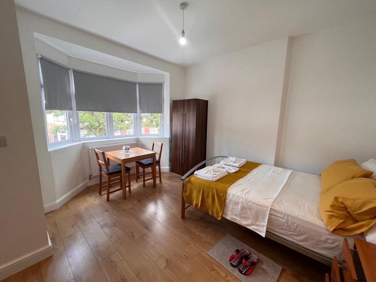 Gladstone Avenue Apartment