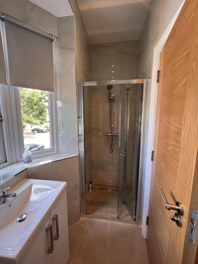 Gladstone Avenue Apartment