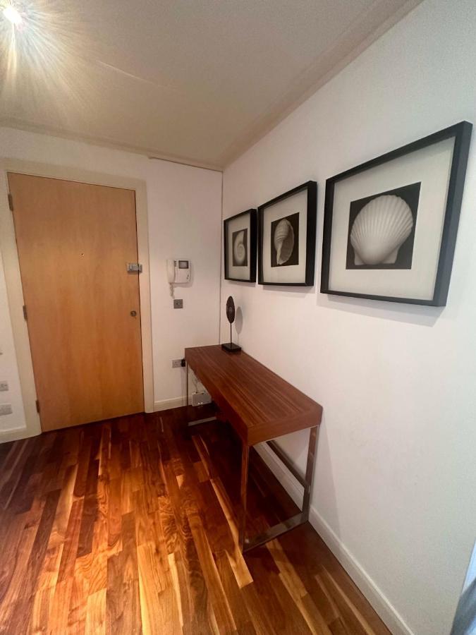 New Two Bedroom With Balcony Appartement Londen