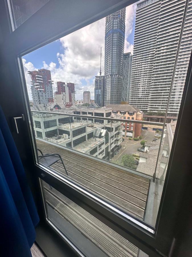 Apartment New Two Bedroom With Balcony London