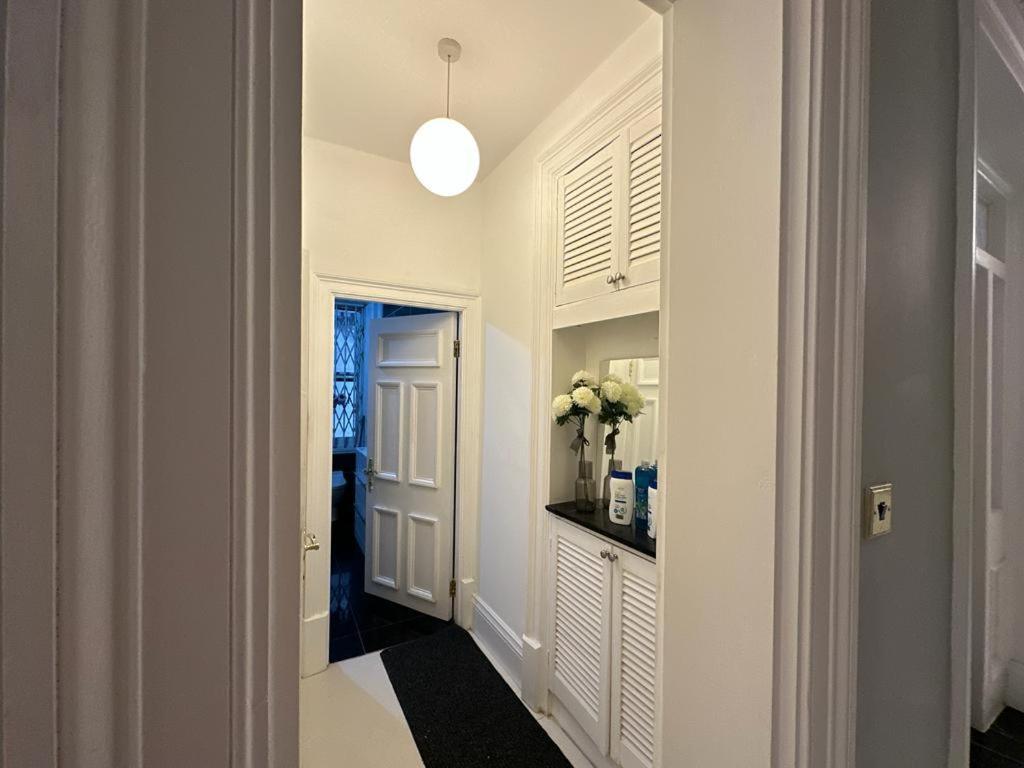 Double In Paddington ,london, 1 Step To Station, Private #room Name Is London# London