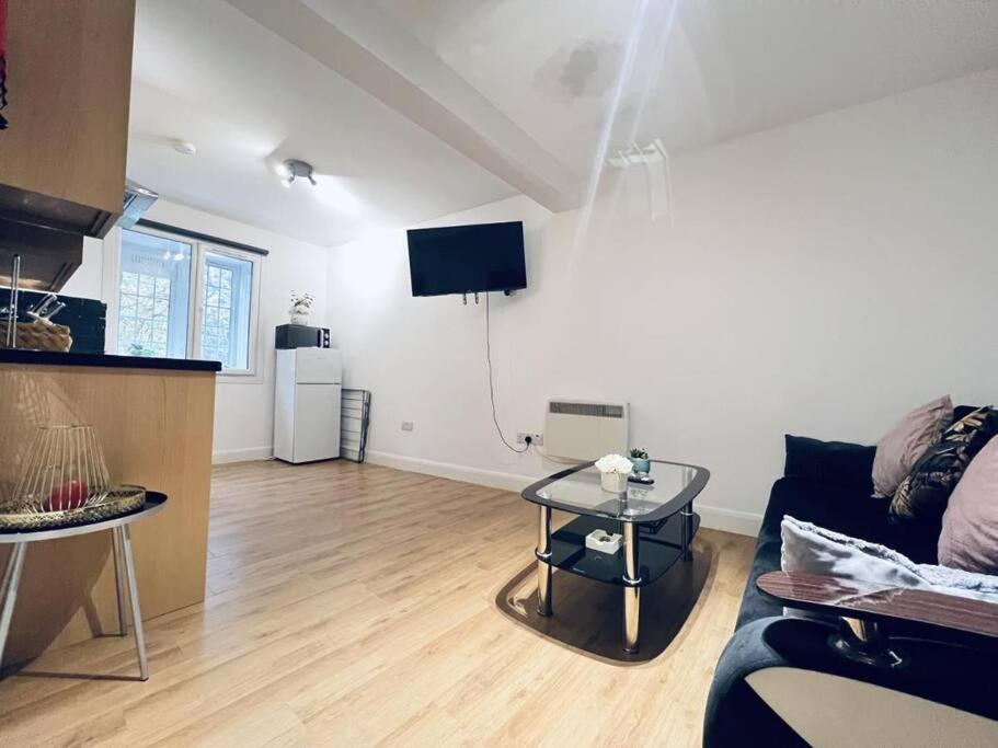 Apartment Lovely 1 Bed For 3 In Sb6 London