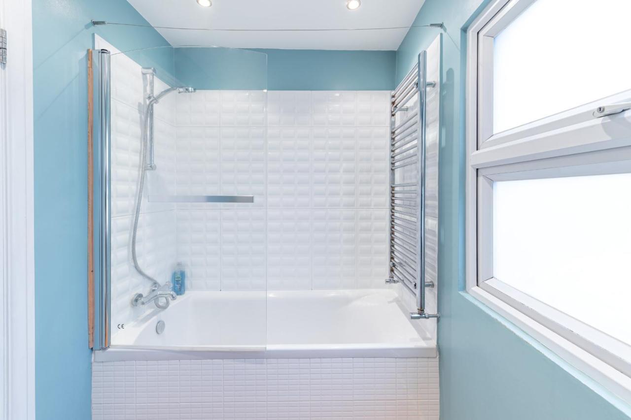 Stylish Shepherds Bush Flat * London
