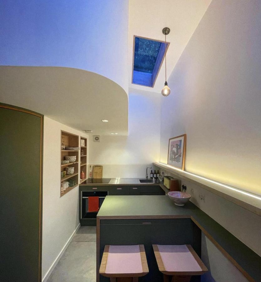 Apartment Entire On Victoria Park *