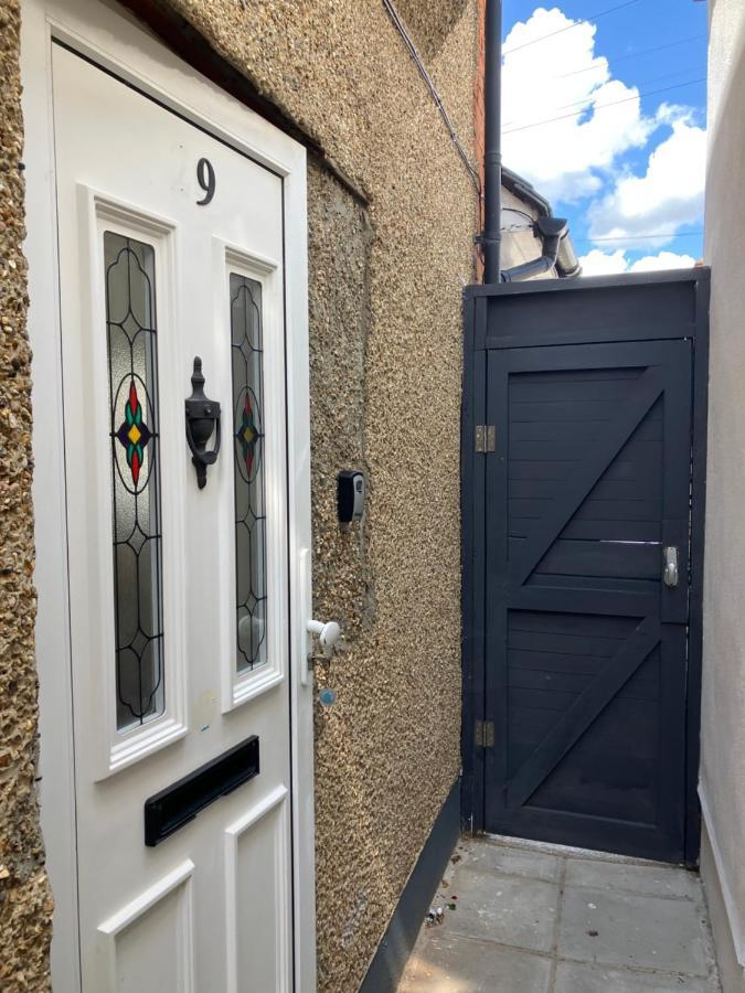 Cosy Self Contained With Private Bathroom 10 Mins To Wembley Stadium * London