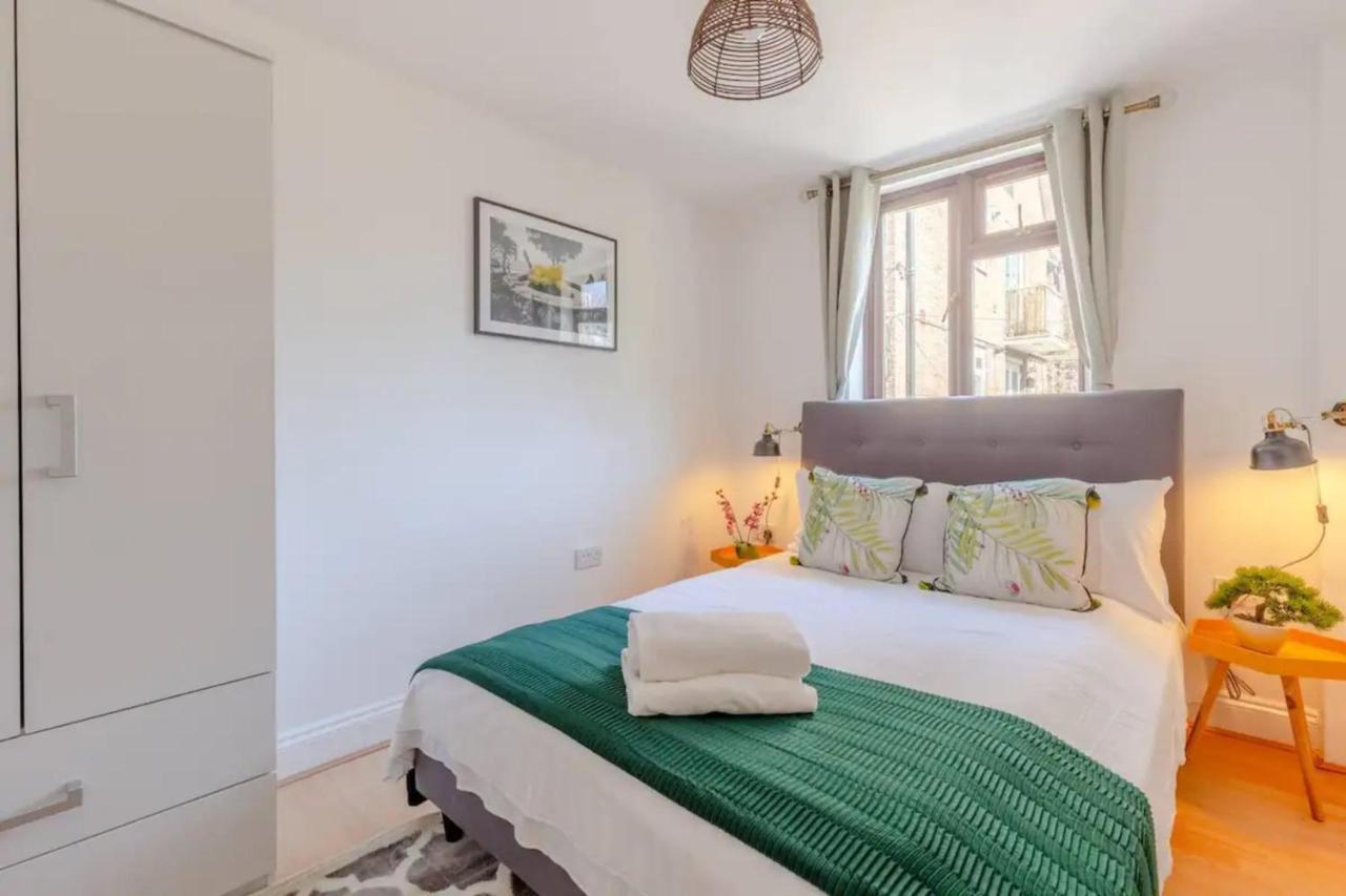 Bright 2 Bedroom House In Kennington Holiday home *