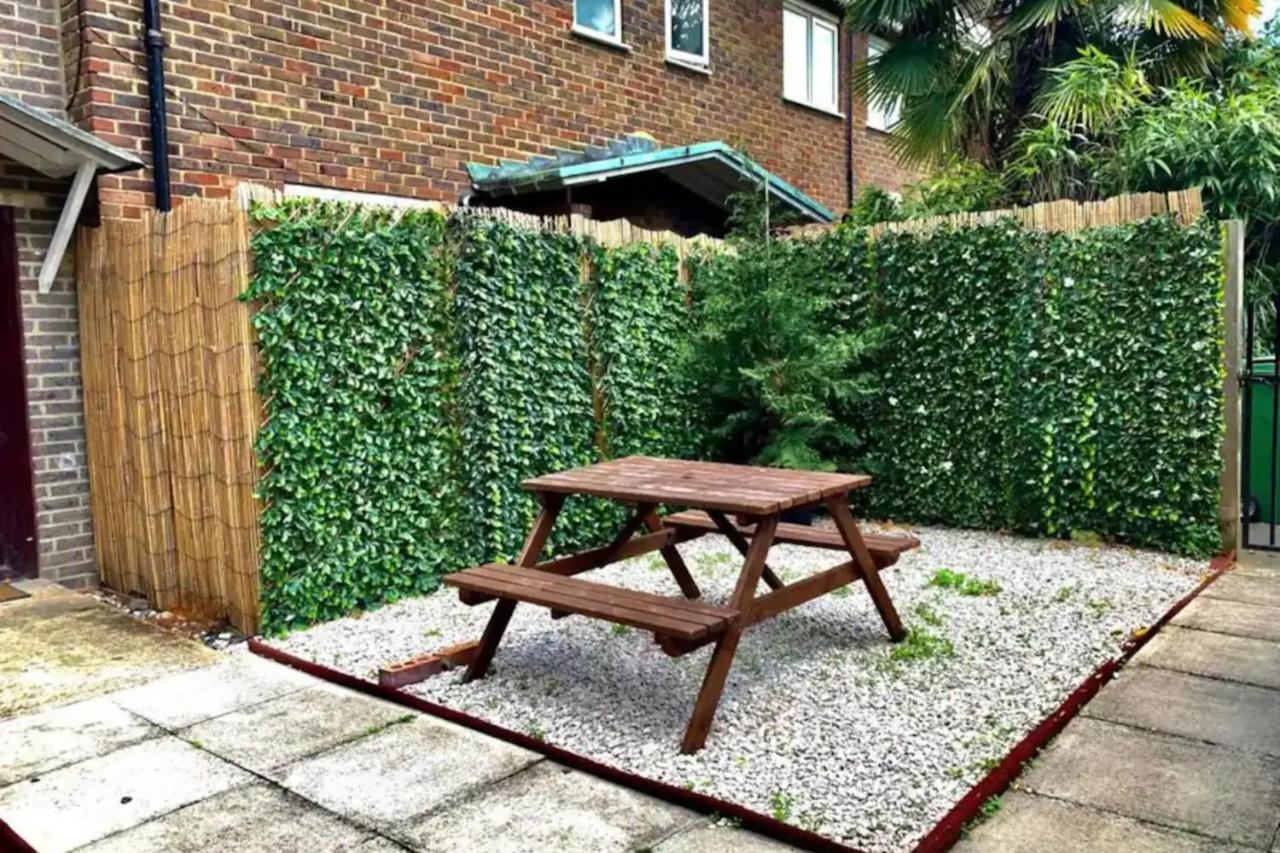 Bright 2 Bedroom House In Kennington London