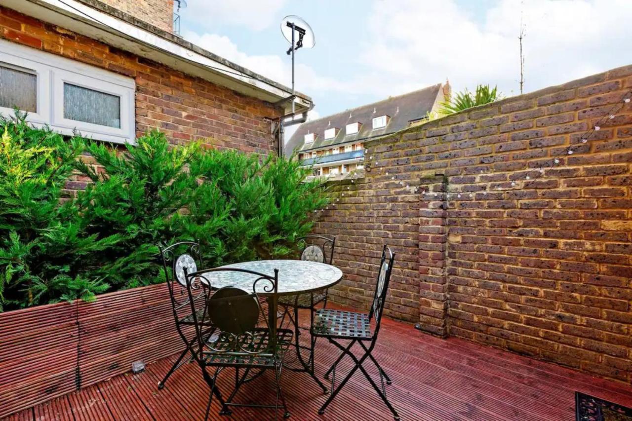 Bright 2 Bedroom House In Kennington London