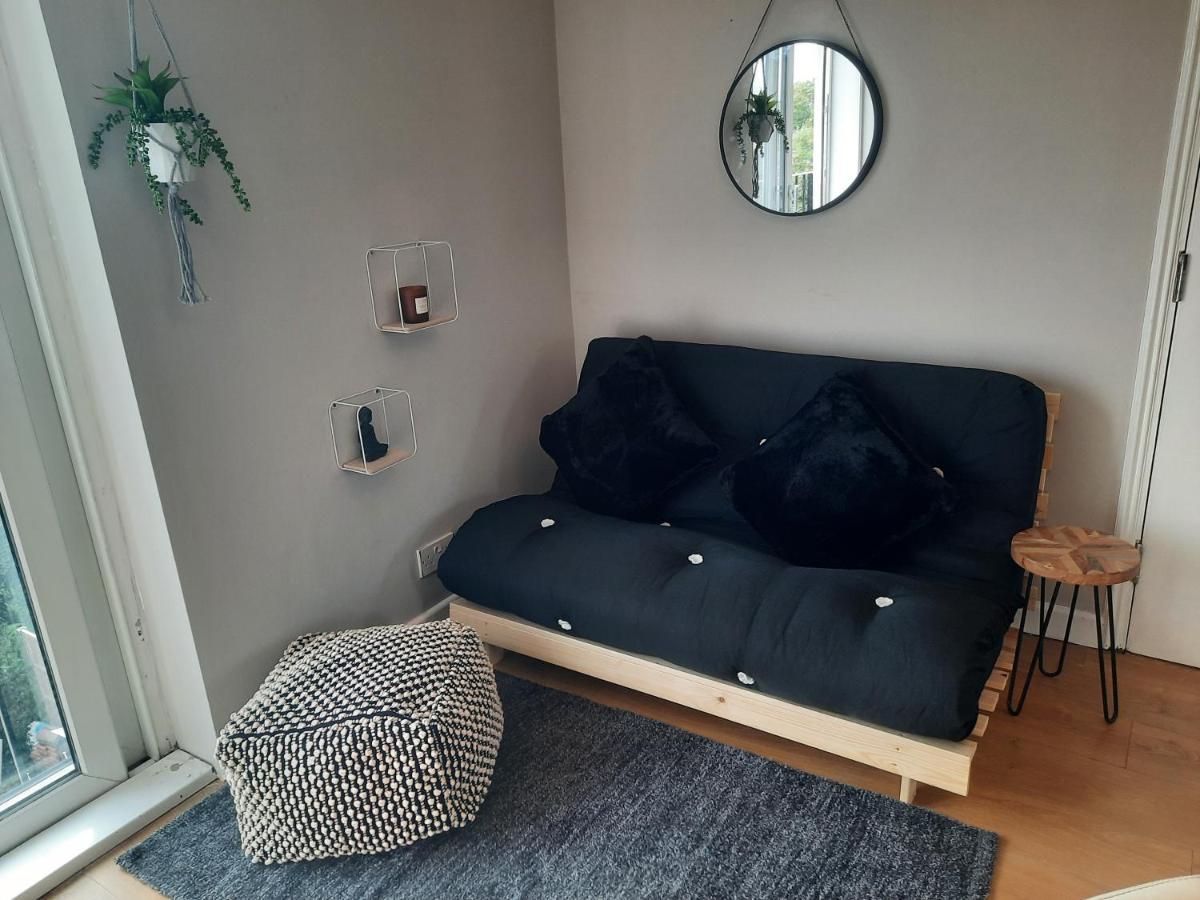 Apartment Alross Flat / Private Bathroom London