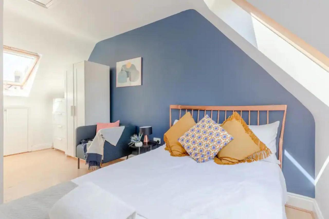 Bright 2 Bedroom House In Kennington Holiday home *