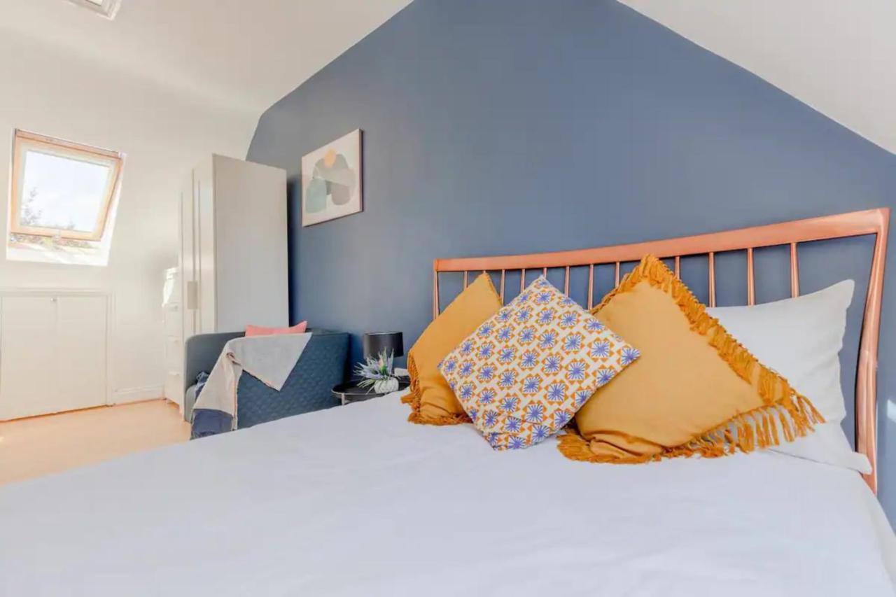 Bright 2 Bedroom House In Kennington *