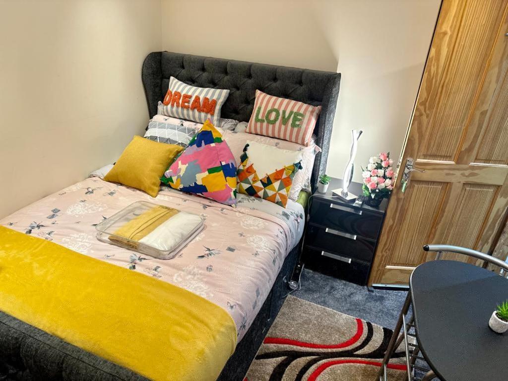 Haddington Road In Bromley Apartment