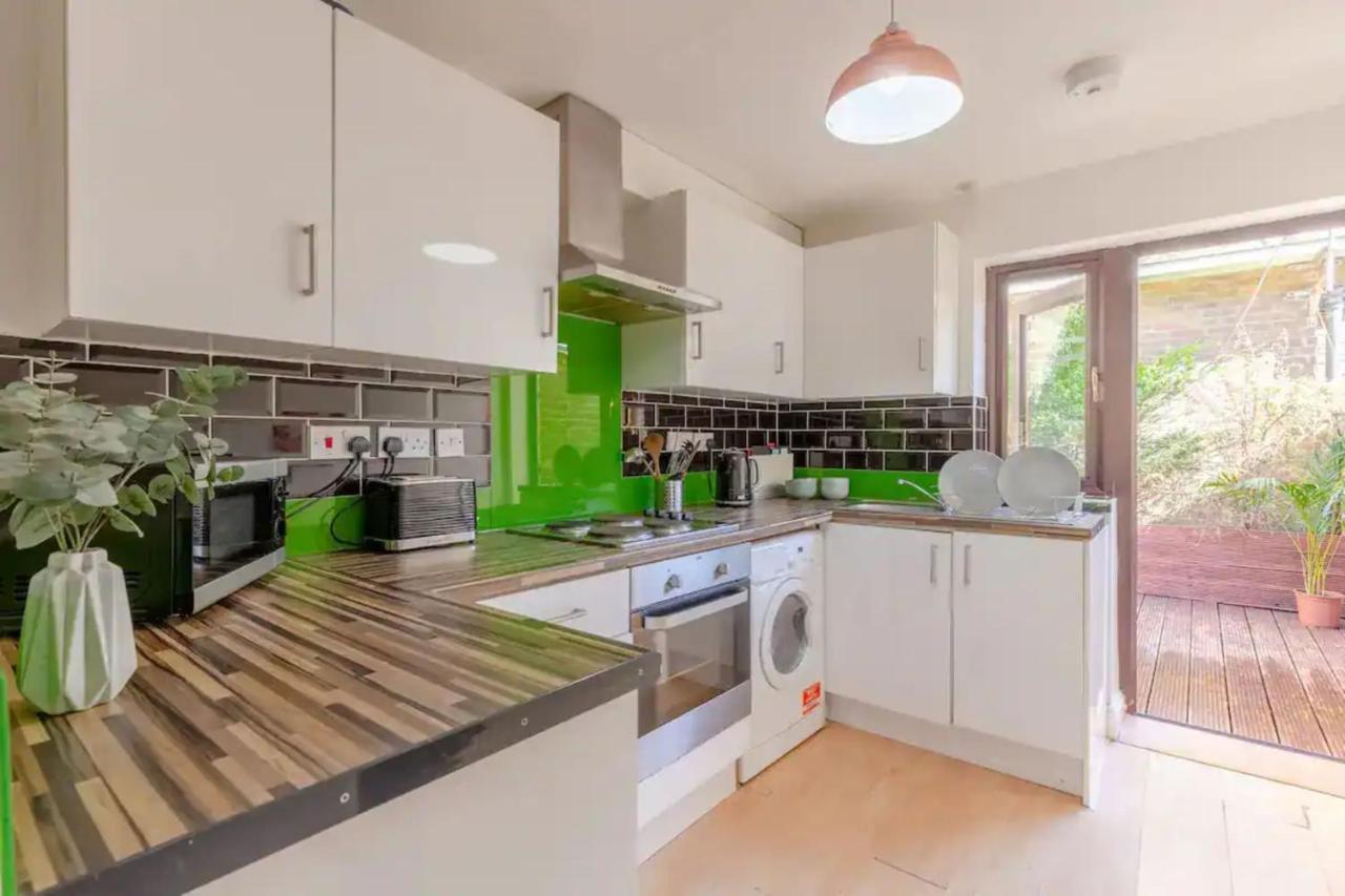 Ferienhaus Bright 2 Bedroom House In Kennington *