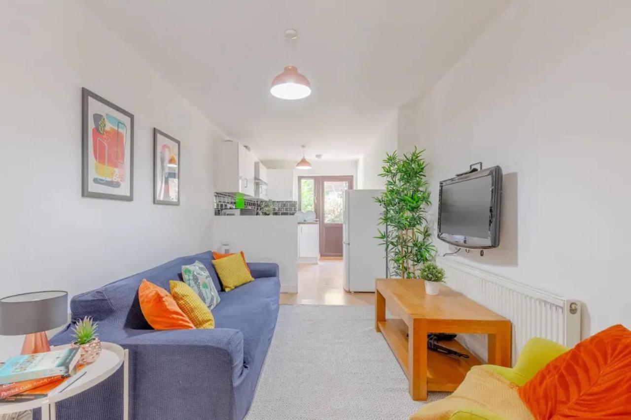 Holiday home Bright 2 Bedroom House In Kennington London